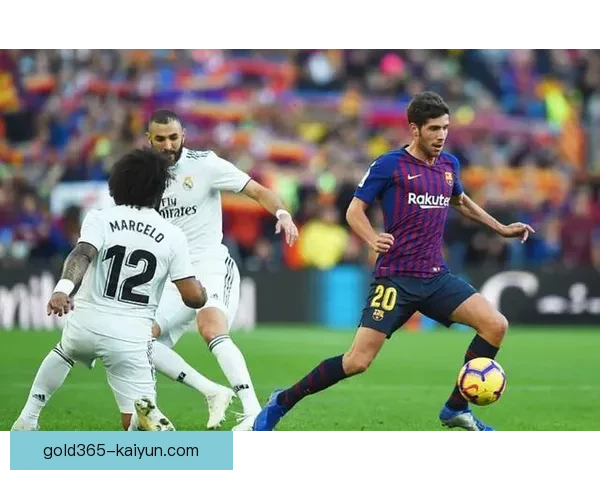 罗贝托在球队中展现多面手角色，持续提升表现备受关注