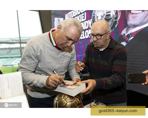 保加利亚斯托伊奇科夫持续展现出卓越的足球才华，引发广泛关注